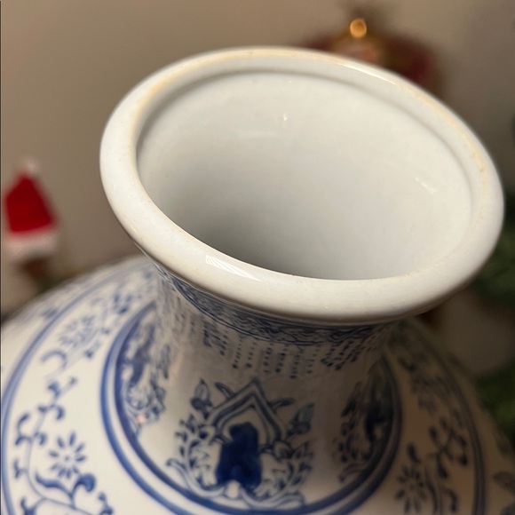 Vintage Blue and White Chinoiserie Koi Vase Blue Willow Style Hollywood Regency - Picture 7 of 8